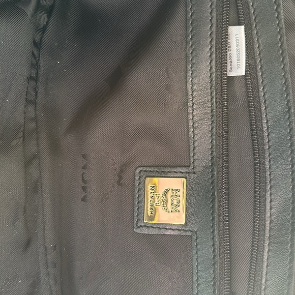 MCM black leather handbag . - Picture 6 of 7